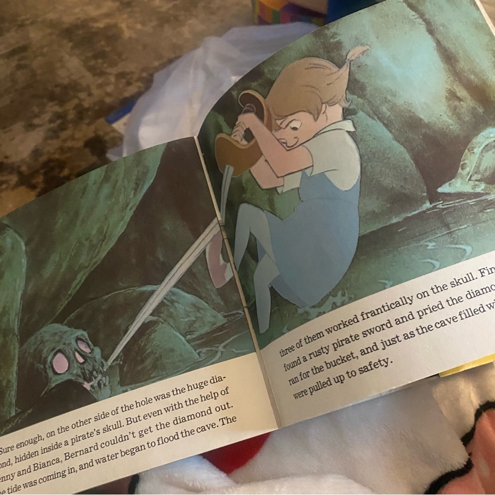 Walt Disney’s The Rescuers 24 Page Read-Along Book and Record - Picture 4 of 7